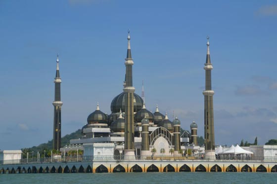 بالفيديو والصور من ماليزيا.. هذا هو مسجد الكريستال احدى التحف العالمية صورة رقم 2