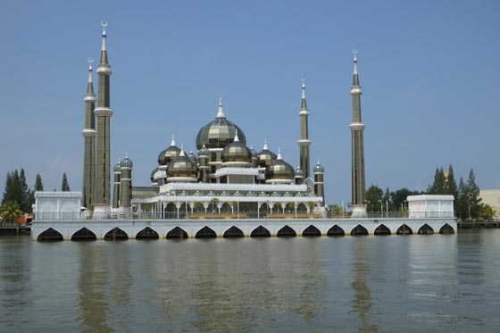 بالفيديو والصور من ماليزيا.. هذا هو مسجد الكريستال احدى التحف العالمية صورة رقم 4