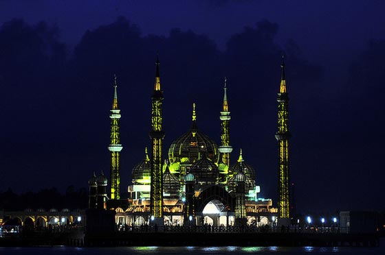 بالفيديو والصور من ماليزيا.. هذا هو مسجد الكريستال احدى التحف العالمية صورة رقم 5
