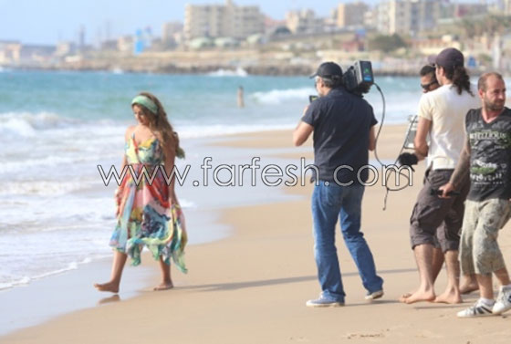 الطقس على شواطئ بيروت يخدع شذى حسون عدة مرات في ولهانة! صورة رقم 2