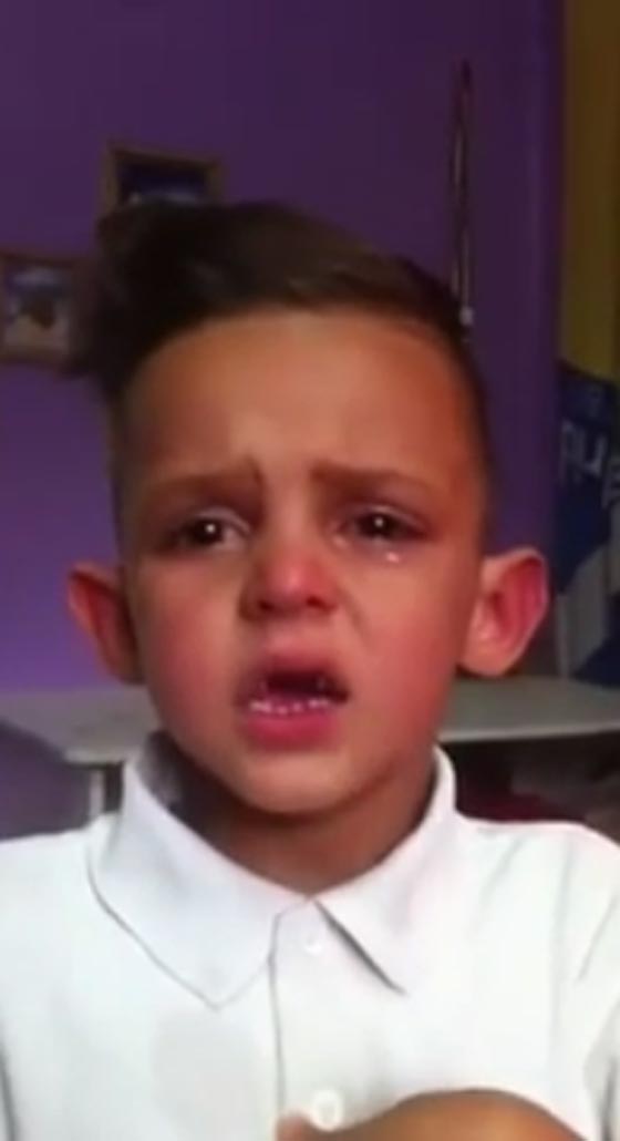 فيديو طفل يبكي بحرقة طالبا الزواج من نجوى كرم صورة رقم 5