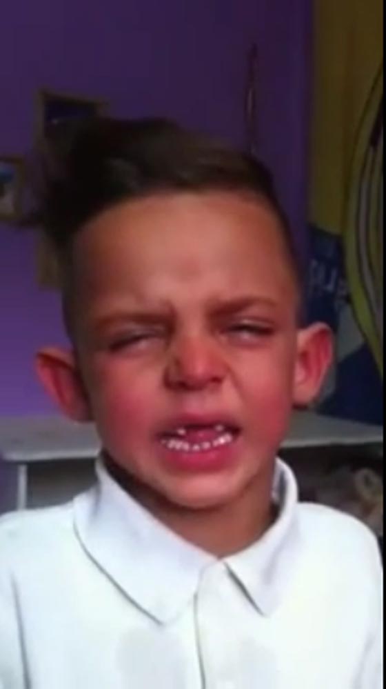 فيديو طفل يبكي بحرقة طالبا الزواج من نجوى كرم صورة رقم 6