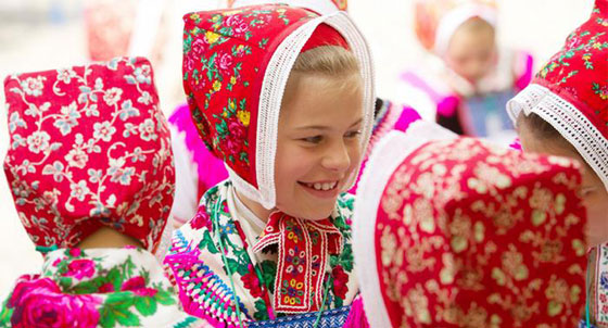 صور طريفة من مهرجان اوروبا للازياء التقليدية الفولكلورية صورة رقم 6