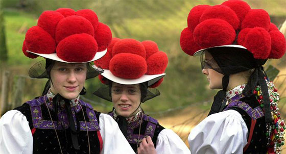  صور طريفة من مهرجان اوروبا للازياء التقليدية الفولكلورية صورة رقم 7