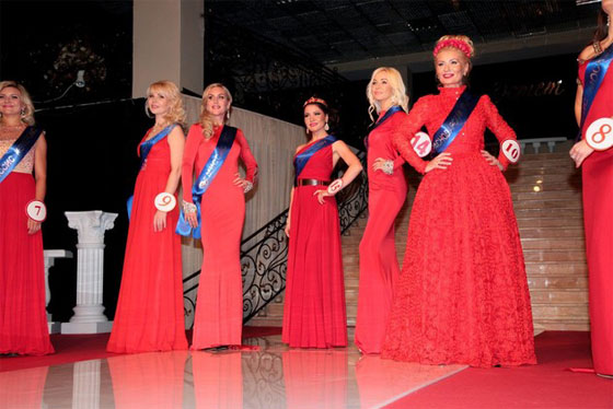 ام لستة اطفال تتربع على عرش ملكة جمال  سيدات روسيا 2015 صورة رقم 5