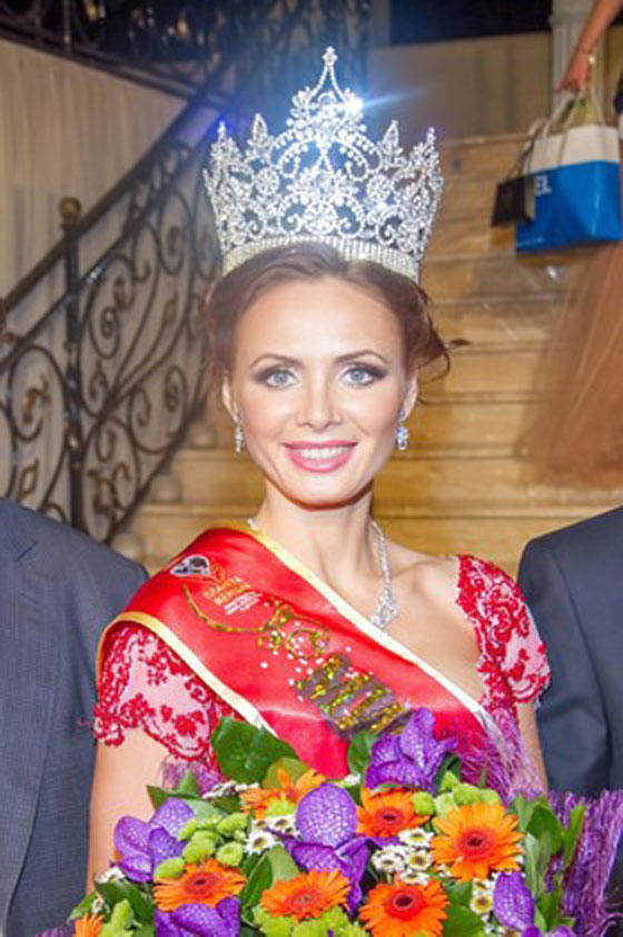 ام لستة اطفال تتربع على عرش ملكة جمال  سيدات روسيا 2015 صورة رقم 6