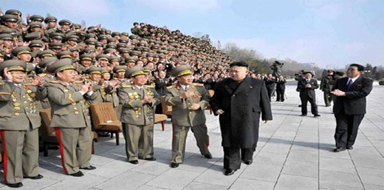 كوريا الشمالية توزع التهديدات النووية ذات اليمين وذات الشمال صورة رقم 3
