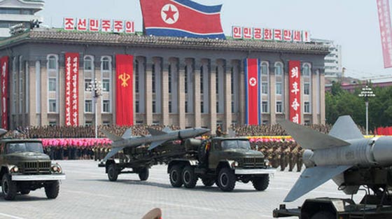 كوريا الشمالية توزع التهديدات النووية ذات اليمين وذات الشمال صورة رقم 4