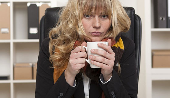 لماذا تشعر النساء بالبرد في المكتب بينما لا يبرد الرجال؟ صورة رقم 1