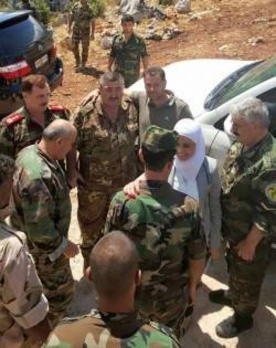 الأسد يقيل وزيرة محجبة بسبب صور لها مع اعنف ضباط الجيش السوري صورة رقم 3