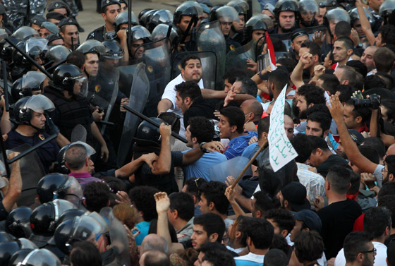  مواجهات عنيفة وعشرات الجرحى في بيروت خلال حملة طلعت ريحتكم صورة رقم 6