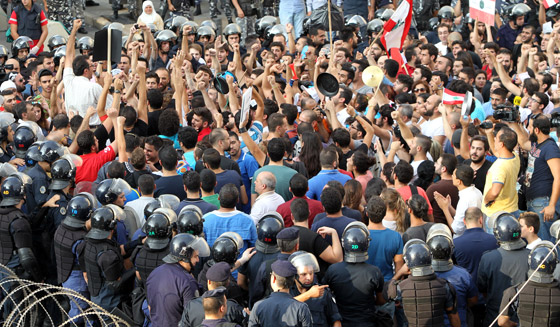  مواجهات عنيفة وعشرات الجرحى في بيروت خلال حملة طلعت ريحتكم صورة رقم 8