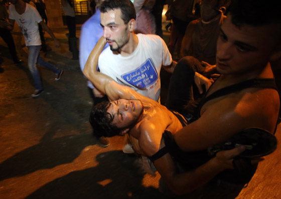 مواجهات عنيفة وعشرات الجرحى في بيروت خلال حملة طلعت ريحتكم صورة رقم 16