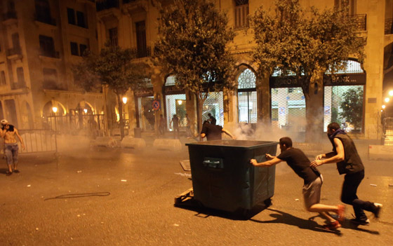  مواجهات عنيفة وعشرات الجرحى في بيروت خلال حملة طلعت ريحتكم صورة رقم 18