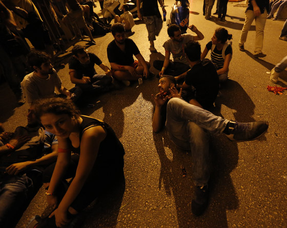  مواجهات عنيفة وعشرات الجرحى في بيروت خلال حملة طلعت ريحتكم صورة رقم 20