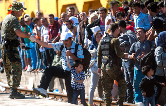 ابواب اوروبا تستقبل لاجئي سوريا الهاربين من جحيم داعش صورة رقم 39
