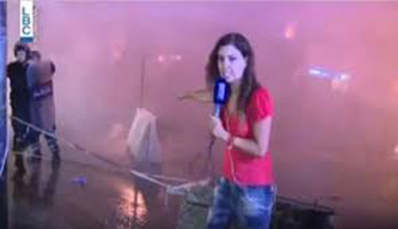 الامن اللبناني يعتدي على مراسلة خلال البث المباشر صورة رقم 3