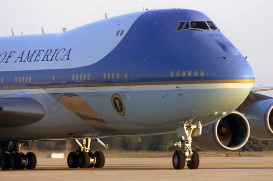 بالصور.. طائرة الرئيس الامريكي تكشف عن اسرارها العشرة المدهشة صورة رقم 2