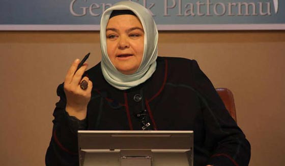 بالصور.. اول وزيرة محجبة في تاريخ الجمهورية التركية العلمانية صورة رقم 1
