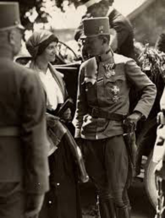 صور النقاب في أوروبا ليس للمسلمين فقط: حاكم النمسا امر زوجته بارتدائه عام 1916 صورة رقم 2