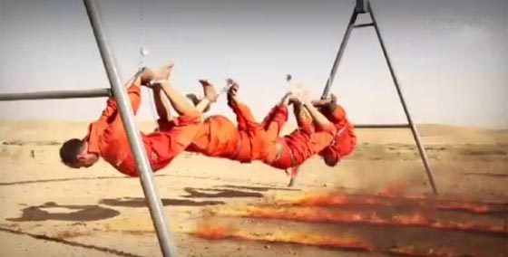 بالفيديو.. وحشية داعش تصل حد شوي العراقيين بالنار وهم احياء! صورة رقم 6