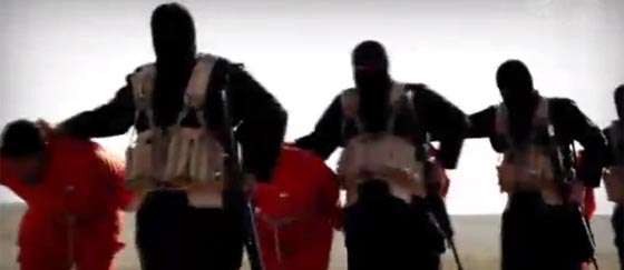 بالفيديو.. وحشية داعش تصل حد شوي العراقيين بالنار وهم احياء! صورة رقم 2