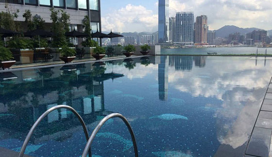 بالصور.. اجمل حمامات السباحة للهدوء والاسترخاء بهونغ كونغ صورة رقم 3
