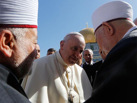 حاخامات يهددون بمحاكمة البابا ان لم يعتذر عن اعترافه بفلسطين صورة رقم 4