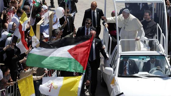 حاخامات يهددون بمحاكمة البابا ان لم يعتذر عن اعترافه بفلسطين صورة رقم 3