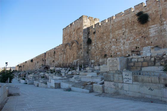 اسرائيل تحاصر مقبرة تاريخية في القدس بسياج شائك صورة رقم 1