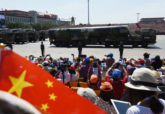 الصين تستعرض قوتها العسكرية الجبارة.. بالفيديو صورة رقم 21