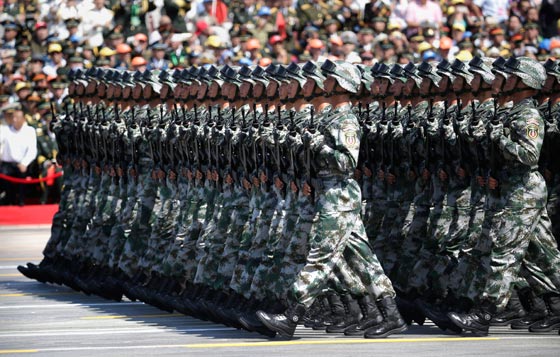 الصين تستعرض قوتها العسكرية الجبارة.. بالفيديو صورة رقم 32