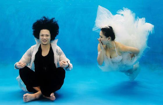 فيديو وصور حفلات زفاف تحت الماء في الصين، لبنان والكويت صورة رقم 6