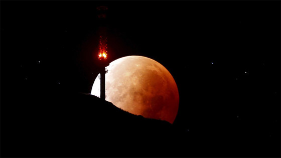 صور لخسوف القمر العملاق من مختلف انحاء العالم  صورة رقم 1