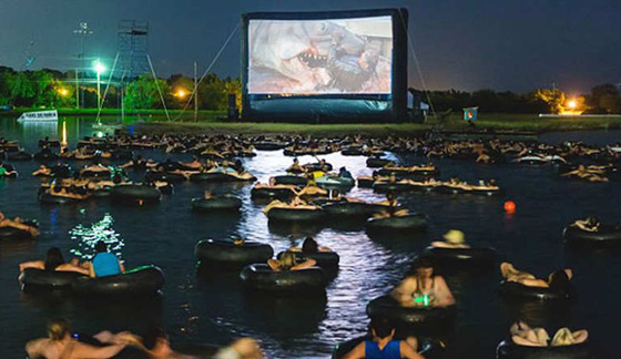 صور لأغرب دور السينما في الهواء الطلق وبرك السباحة والكهوف صورة رقم 7