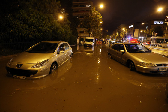 الفيضانات العنيفة تقتل 12 شخصا في جنوب فرنسا صورة رقم 5