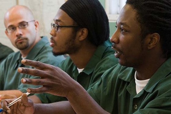  فريق النقاش في سجن امريكي يهزم فريق جامعة هارفارد صورة رقم 5