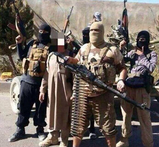 بلدوزر داعش.. عملاق يقطع والرؤوس ويحمل رشاشا يزن 52 كغم صورة رقم 4