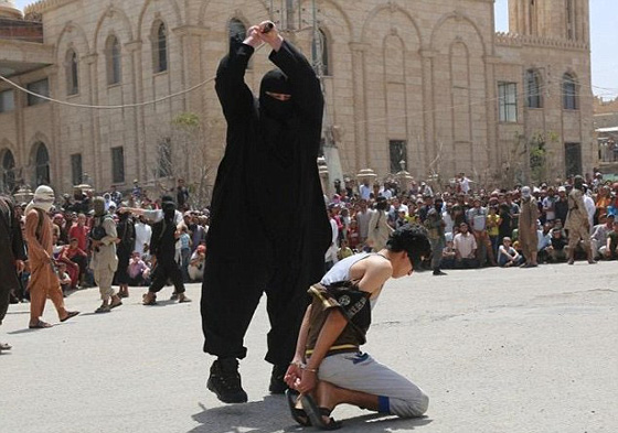 بلدوزر داعش.. عملاق يقطع والرؤوس ويحمل رشاشا يزن 52 كغم صورة رقم 1