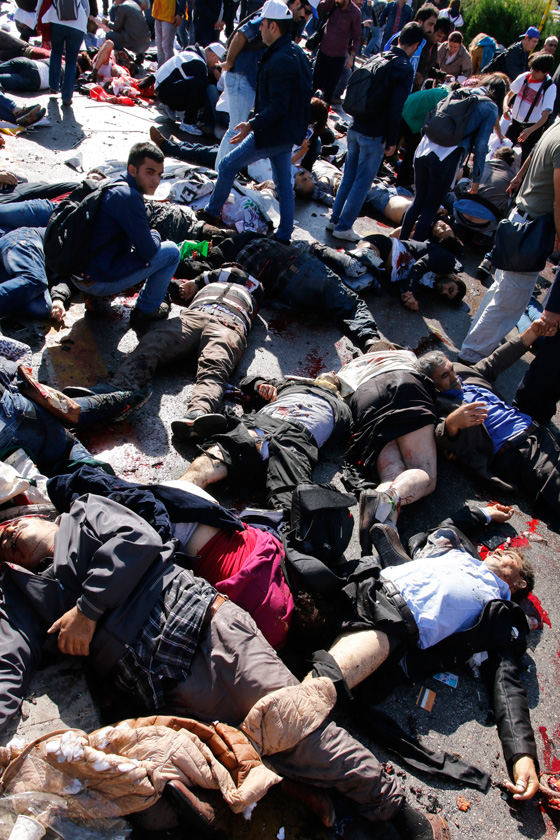 قتلى وجرحى في انفجار وسط مظاهرة للسلام في انقرة التركية صورة رقم 5