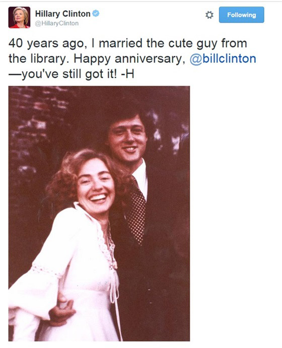 هيلاري كلينتون تغازل زوجها بصور قبل 40 عاما بمناسبة زواجهما صورة رقم 1