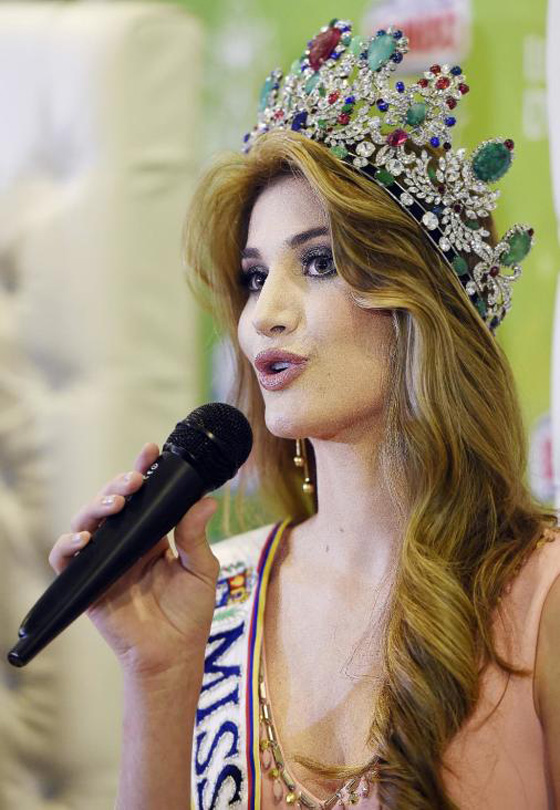 عارضة ازياء لبنانية الاصل تتوج ملكة جمال فنزويلا.. شاهد صورة رقم 3
