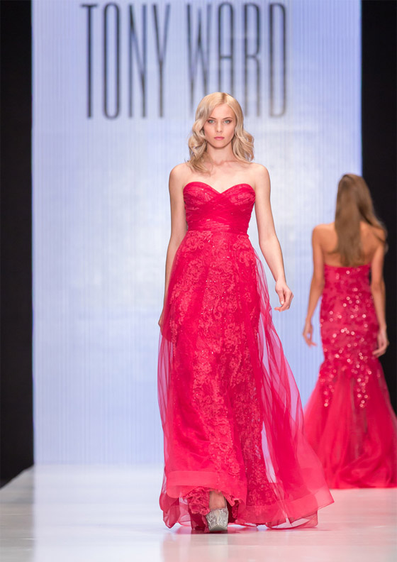 عرض رائع  لازياء الامريكي  توني وارد في اسبوع الموضة الروسية صورة رقم 12