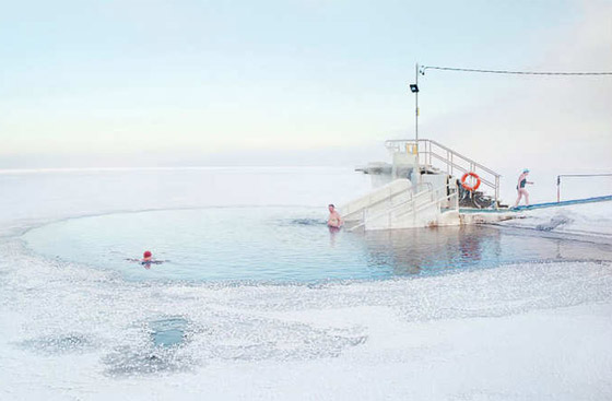 صور فنلنديين يسبحون في بحيرات الثلوج.. هل تمتلك الجراة على منافستهم؟ صورة رقم 3