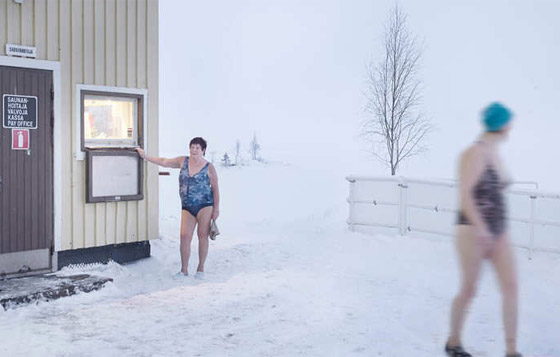 صور فنلنديين يسبحون في بحيرات الثلوج.. هل تمتلك الجراة على منافستهم؟ صورة رقم 6