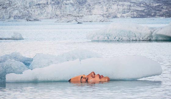 باجمل ريشة من ايسلندا: الاحتباس الحراري يغرق امراة في في الجليد الذائب صورة رقم 1