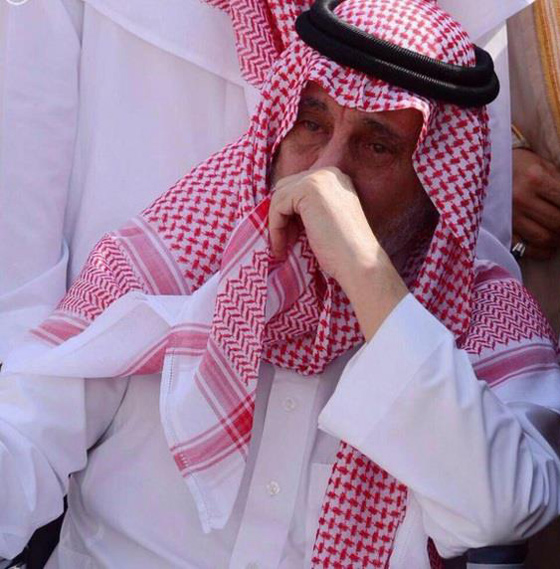 رحيل الامير بندر بن فيصل وآخر ظهور له باكيا على موت سعود الفيصل صورة رقم 2