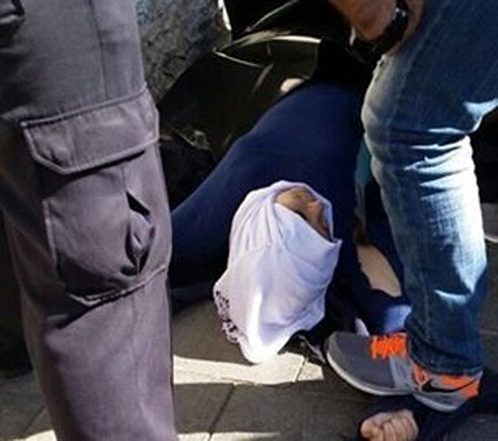 فيديو مروع.. اعدام طالبة مقدسية واصابة ابنة عمها اثناء محاولة طعن بمقص! صورة رقم 3