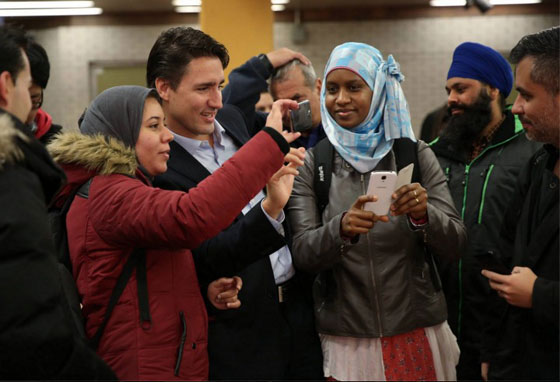 جاذبية الرئيس الكندي تجعل قلوب المراهقات تخفق من شدة الاثارة صورة رقم 5