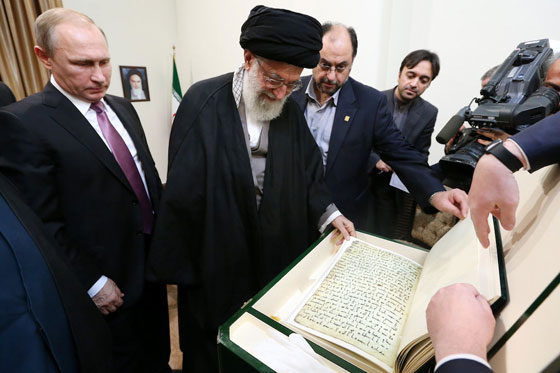 اقدم نسخة قرآن في روسيا يهديها بوتين لخامنئي صورة رقم 4